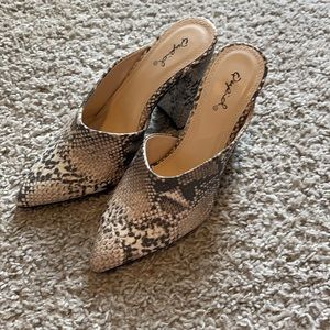 NWOT Qupid Snake Print Mules Sz 6